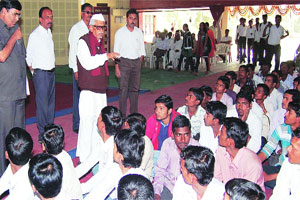 शैक्षणिक कर्जात अडथळेच अधिक.. शैक्षणिक कर्जात अडथळेच अधिक..