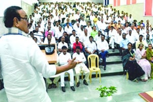 राष्ट्रवादीसाठी वेळ न देणाऱ्या पदाधिकाऱ्यांना कार्यमुक्त करावे – छगन भुजबळ