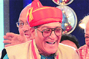 जुन्या नाटकांच्या निर्मितीच्या प्रणेत्यांचेच चर्चेतून पलायन! जुन्या नाटकांच्या निर्मितीच्या प्रणेत्यांचेच चर्चेतून पलायन!