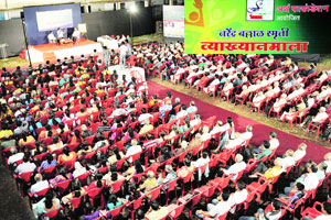 पत्रकारांनी प्रवाहाच्या विरुद्ध दिशेने काम करायला हवे -गिरीश कुबेर पत्रकारांनी प्रवाहाच्या विरुद्ध दिशेने काम करायला हवे -गिरीश कुबेर