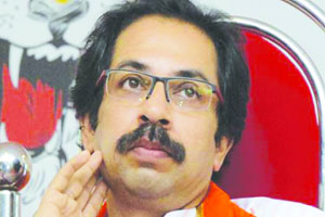 अर्थहीन राजकीय निष्ठांची नौटंकी पुरे!