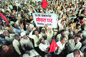 मुंबई उभारणाऱ्यांना मुंबईबाहेरचा रस्ता! मुंबई उभारणाऱ्यांना मुंबईबाहेरचा रस्ता!