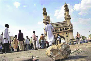 समझोता एक्स्प्रेसमध्ये बॉम्ब ठेवणाऱ्याचा मक्का मशीद घातपातातही हात समझोता एक्स्प्रेसमध्ये बॉम्ब ठेवणाऱ्याचा मक्का मशीद घातपातातही हात