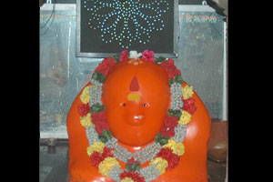 मंदिरातून चांदीचे दागिने लांबवले