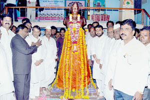 यशवंतराव चव्हाण यांचा आदर्श नव्या पिढीपुढे गरजेचा – विश्वजित कदम