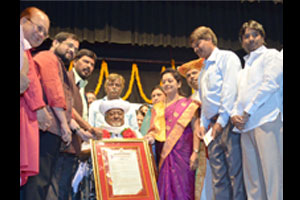 मुख्य उद्दिष्टापासून दलित चळवळ बहकलेली – नामदेव ढसाळ मुख्य उद्दिष्टापासून दलित चळवळ बहकलेली – नामदेव ढसाळ