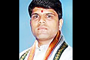 निघोजच्या सरपंचपदी काँग्रेसचे वराळ