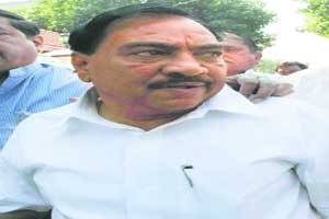 राष्ट्रवादीच्या भ्रष्टाचारावर पांघरुण घालण्याचे काम -एकनाथ खडसे राष्ट्रवादीच्या भ्रष्टाचारावर पांघरुण घालण्याचे काम -एकनाथ खडसे