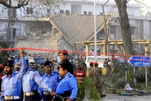 पाक वंशाच्या नागरिकास अटक पाक वंशाच्या नागरिकास अटक