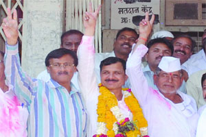 वाहिन्या बंद करणाऱ्या केबलचालकांवर कारवाई करावी वाहिन्या बंद करणाऱ्या केबलचालकांवर कारवाई करावी