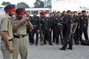 निवडणुकीतील बंदोबस्तासाठी अन्य राज्यांतील पोलिसांची मदत निवडणुकीतील बंदोबस्तासाठी अन्य राज्यांतील पोलिसांची मदत