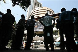 बाजाराला व्याजदर कपातीचे वेध; ‘सेन्सेक्स’ची चालू वर्षांतील मोठी झेप