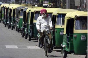 आठ ऑगस्टपासून रिक्षा चालकांचा उपोषणाचा इशारा आठ ऑगस्टपासून रिक्षा चालकांचा उपोषणाचा इशारा