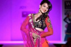 ‘पाकिस्तानी’ म्हणणाऱ्या चाहत्याची गौहरने घेतली खबर