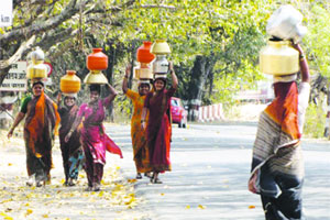 दुष्काळाच्या झळा तीव्र; भीषण पाणीटंचाई
