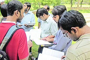 हिंदीच्या हट्टाग्रहाने मातृभाषांवर अन्याय! हिंदीच्या हट्टाग्रहाने मातृभाषांवर अन्याय!