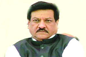 पक्षांतर्गत गटबाजीमुळे मुख्यमंत्र्यांची कोंडी पक्षांतर्गत गटबाजीमुळे मुख्यमंत्र्यांची कोंडी