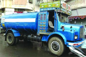 टँकरची संख्या तिपटीने, खर्च दुपटीने वाढणार! टँकरची संख्या तिपटीने, खर्च दुपटीने वाढणार!