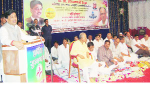 मराठवाडय़ाच्या विकासासाठी एकजूट आवश्यक – चव्हाण