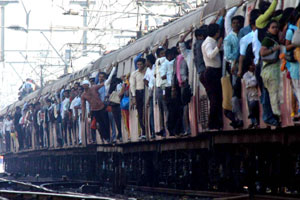 पश्चिम रेल्वेमार्गावर स्वयंचलित दरवाजांच्या लोकल गाड्या पश्चिम रेल्वेमार्गावर स्वयंचलित दरवाजांच्या लोकल गाड्या