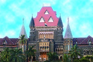 प्लास्टिकच्या राष्ट्रध्वजावरील बंदीची अंमलबजावणी का नाही? प्लास्टिकच्या राष्ट्रध्वजावरील बंदीची अंमलबजावणी का नाही?