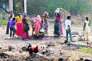 जळगावमध्ये ५५ गावांना ४५ टँकरने पाणी पुरवठा