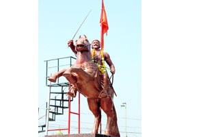टंचाईमुळे शिवजयंतीच्या उत्साहाला आवर