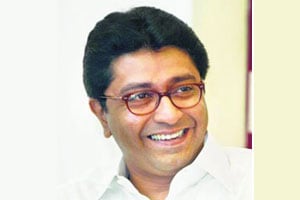 आपल्याच घोषणांचा राज ठाकरे यांना विसर आपल्याच घोषणांचा राज ठाकरे यांना विसर