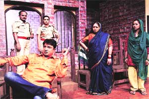 अंगावर शहारे आणणारे ‘मायलेकी’ अंगावर शहारे आणणारे ‘मायलेकी’