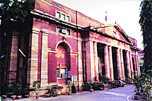 अध्यापकाच्या प्रतिमेला तडा अध्यापकाच्या प्रतिमेला तडा