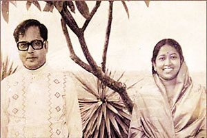 ‘जमाईबाबू’ प्रणबदांच्या स्वागतासाठी भद्रबिला सज्ज ‘जमाईबाबू’ प्रणबदांच्या स्वागतासाठी भद्रबिला सज्ज