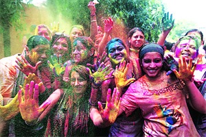 रंग बरसे