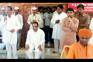 लाखच्या पुलासाठी केंद्राकडून निधी आणू- खा. वाकचौरे लाखच्या पुलासाठी केंद्राकडून निधी आणू- खा. वाकचौरे
