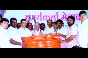 शहरातील सत्ता काँग्रेसकडे दिल्यास विकासात सुसूत्रता-थोरात शहरातील सत्ता काँग्रेसकडे दिल्यास विकासात सुसूत्रता-थोरात