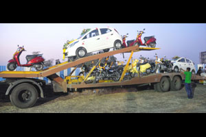 मोटारींची मिरवणूक काढून चिखलीत राज्यस्तरीय कबड्डी स्पर्धाची सुरुवात