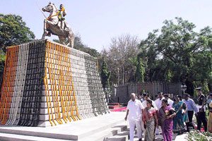 शिवाजीमहाराजांनी भोसल्यांचे नाही, तर हिंदवी स्वराज्य निर्माण केले- पवार शिवाजीमहाराजांनी भोसल्यांचे नाही, तर हिंदवी स्वराज्य निर्माण केले- पवार