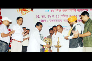 वैविध्यपूर्ण कला हे महाराष्ट्राचे वैभव- पालकमंत्री वैविध्यपूर्ण कला हे महाराष्ट्राचे वैभव- पालकमंत्री