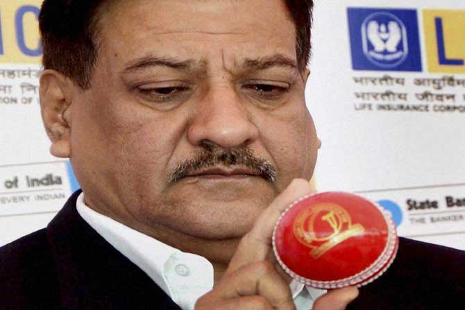 पाणी जपून वापरले तरच दुष्काळाला तोंड देणे शक्य- मुख्यमंत्री