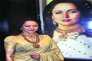 ‘मलाबार गोल्ड’ची २०१६ पर्यंत २२० विक्री-दालनांची योजना ‘मलाबार गोल्ड’ची २०१६ पर्यंत २२० विक्री-दालनांची योजना