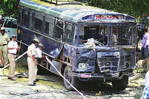 बंगळुरूत भाजप कार्यालयाजवळ स्फोट बंगळुरूत भाजप कार्यालयाजवळ स्फोट