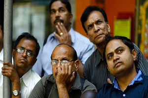 इन्फोसिसने केलेल्या अपेक्षाभंगाने निर्देशांकाची त्रिशतकी गटांगळी