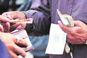 एक ठाणे गेले, गड तसाच.. एक ठाणे गेले, गड तसाच..