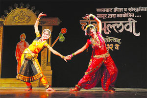 सांस्कृतिक महोत्सवात लोककलेला स्थान देण्याची कलाकारांची मागणी सांस्कृतिक महोत्सवात लोककलेला स्थान देण्याची कलाकारांची मागणी