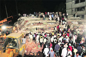 ठाण्यात बेकायदा इमारत कोसळून झालेल्या दुर्घटनेतील मृतांचा आकडा ४१ वर