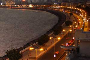 मरिन ड्राईव्हजवळ भरधाव ‘ऑडी’ने ५ जणांना चिरडले मरिन ड्राईव्हजवळ भरधाव ‘ऑडी’ने ५ जणांना चिरडले
