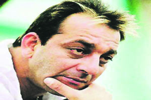 संजय दत्तच्या चित्रपटांविरोधात आक्रमक संघटना थंड पडल्या? संजय दत्तच्या चित्रपटांविरोधात आक्रमक संघटना थंड पडल्या?