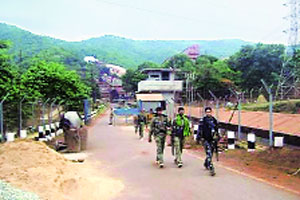 गडचिरोलीत चकमकीमध्ये चार नक्षलवादी ठार