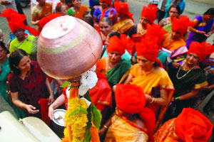 गुढीपाडव्याच्या निमित्ताने बाजारपेठा ‘हाऊसफुल्ल’