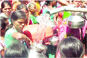 बुलढाणा जिल्ह्य़ात पाण्यासाठी हाहाकार