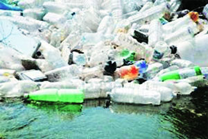 प्लास्टिक कचऱ्याचा राक्षस